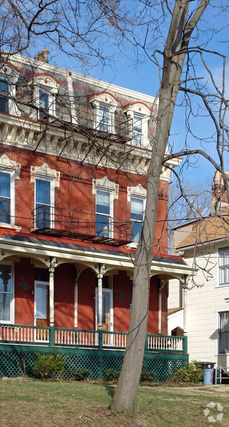 Building Photo - 2613 Hemlock St