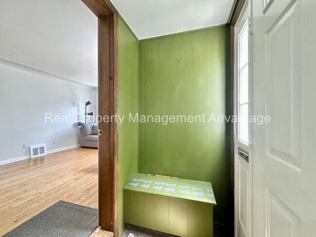 Foto del edificio - Updated 3BR Bungalow Minutes from Downtown Ferndale