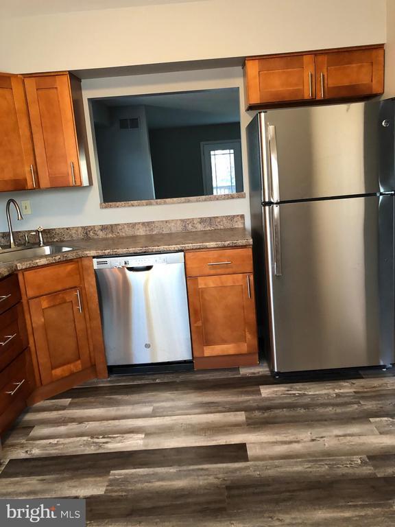 Building Photo - 1240 Pine Grove St