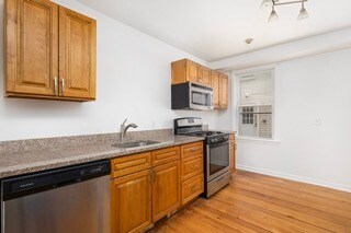 Building Photo - 170 Almy St