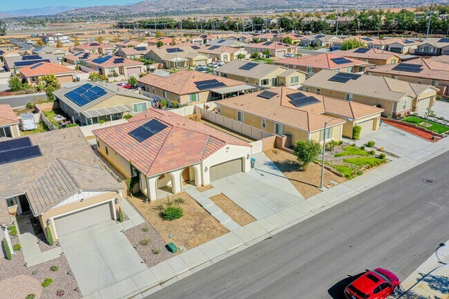 Foto del edificio - 28954 Copper River Rd