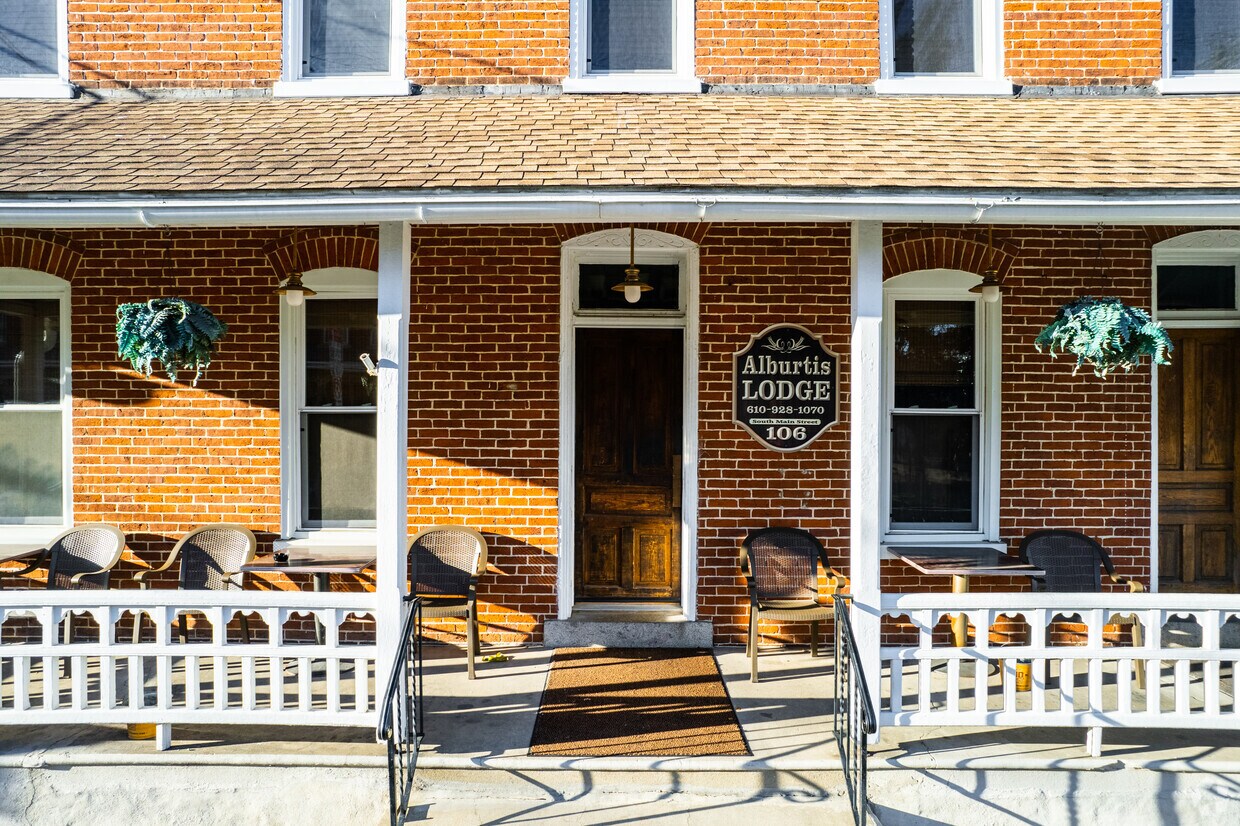 102 S Main St, Alburtis, PA 18011 Apartments in Alburtis, PA