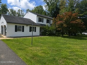 Building Photo - 5 Sandburg Dr