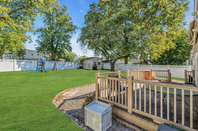 Building Photo - 1308 Sunnyfield Dr