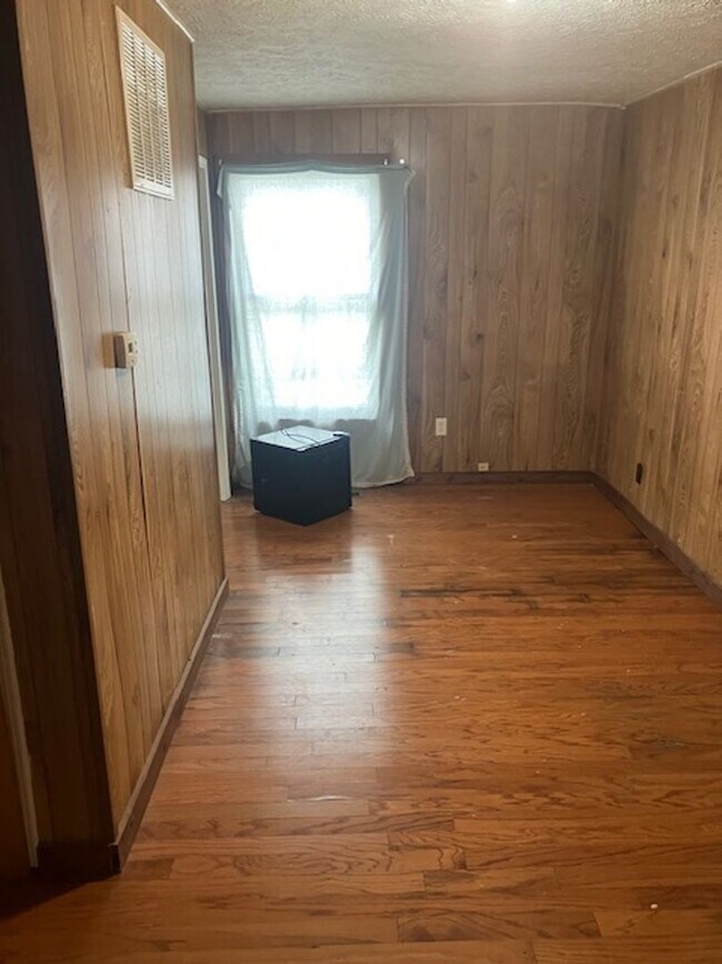 918 S Bell St Unit 3, Kokomo, IN 46901 Room for Rent in Kokomo, IN