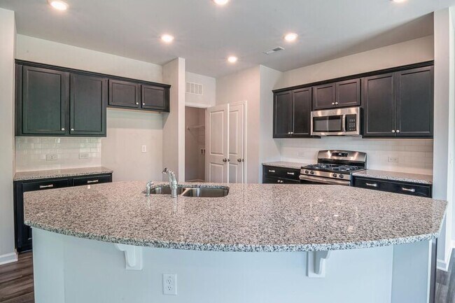 Building Photo - 214 Bedivere Ln