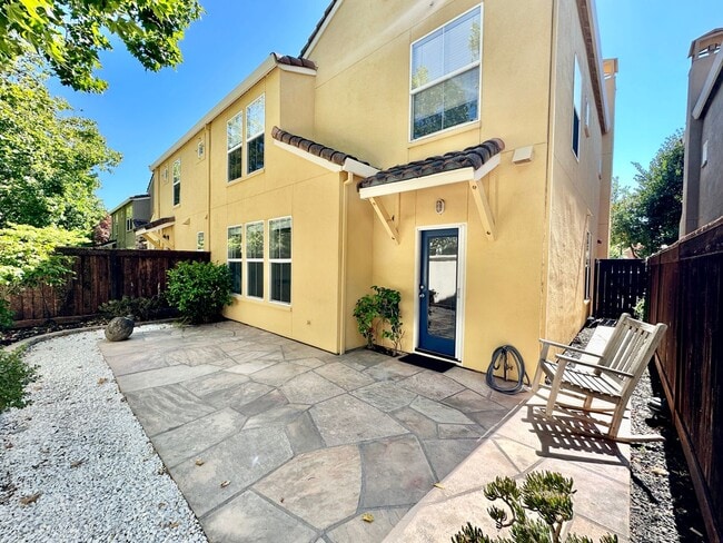 Hamilton 3+bd/2.5bth Townhome w/Den - Hamilton 3+bd/2.5bth Townhome w/Den