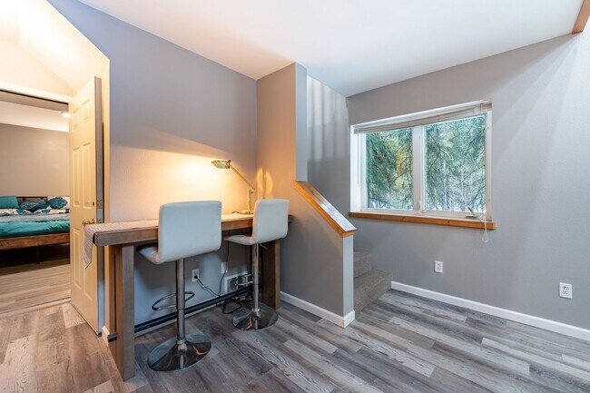 Foto del edificio - Secluded 2 Bed, 1 Bath Home with Carport, Oil Heat included!
