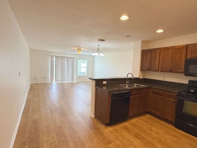 Foto del edificio - Rejuvenated Tuscany Village Townhome