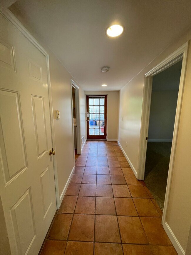 Foto del edificio - One Bedroom Apartment, Salt Lake City, $13...
