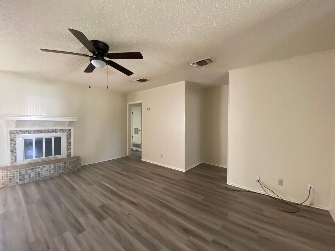 MUST SEE!!!!! Newly rehabbed 3 bedroom 2 b... House Rental in San