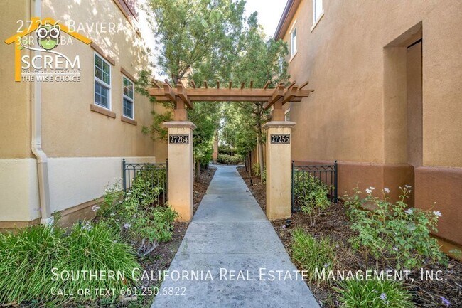 Building Photo - Three Bedroom Home with Golf Course Views ...