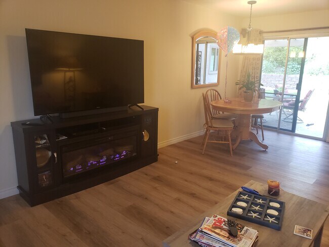 Nuevo 65 en Sony y chimenea - 4564 Beverly Glen Dr
