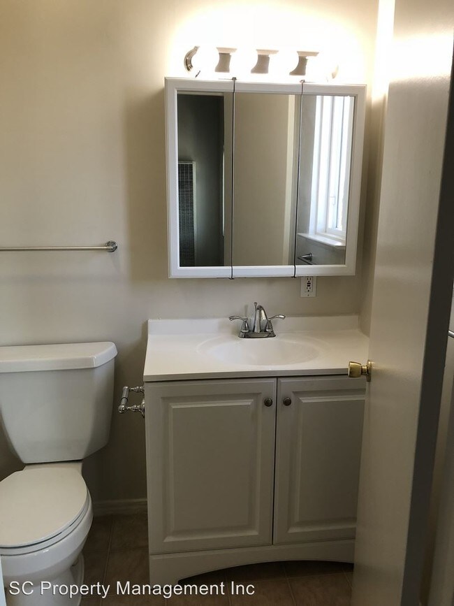 Foto del edificio - 681 Rollins Rd