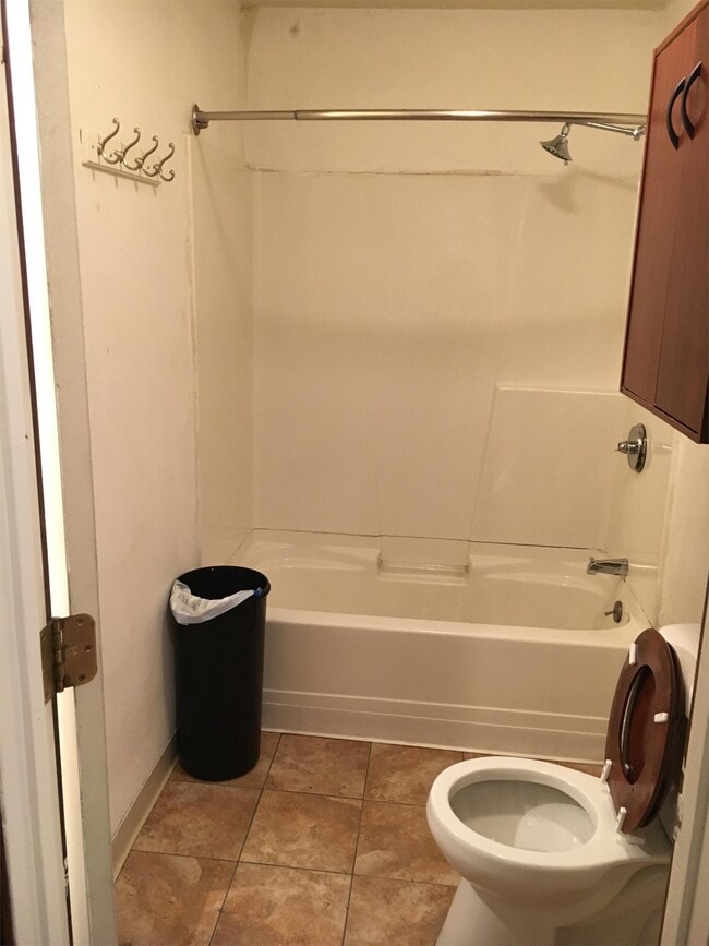 Building Photo - 324 S 26th St