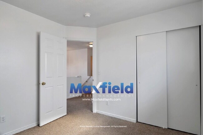 Foto del edificio - REFRESHED 5-Bedroom Home in Desirable Draper - Pet Friendly - NEW CARPET UPSTAIRS | Refreshed kit...