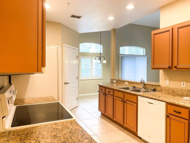Foto del edificio - Beautiful 3 Bedroom 2.5 Bath 2 Story Key W...