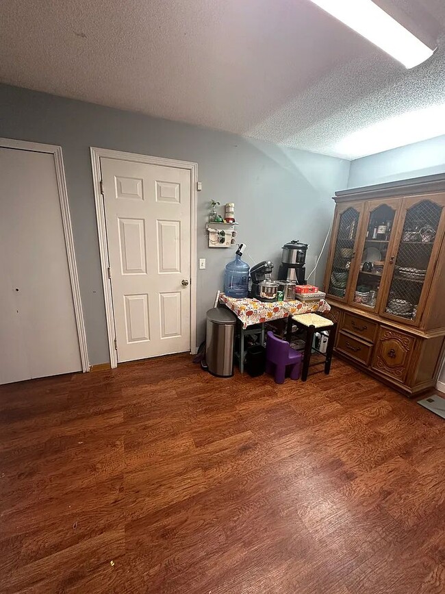 kitchen to garage entrance - 13196 Spencer Sweet Pea Ln