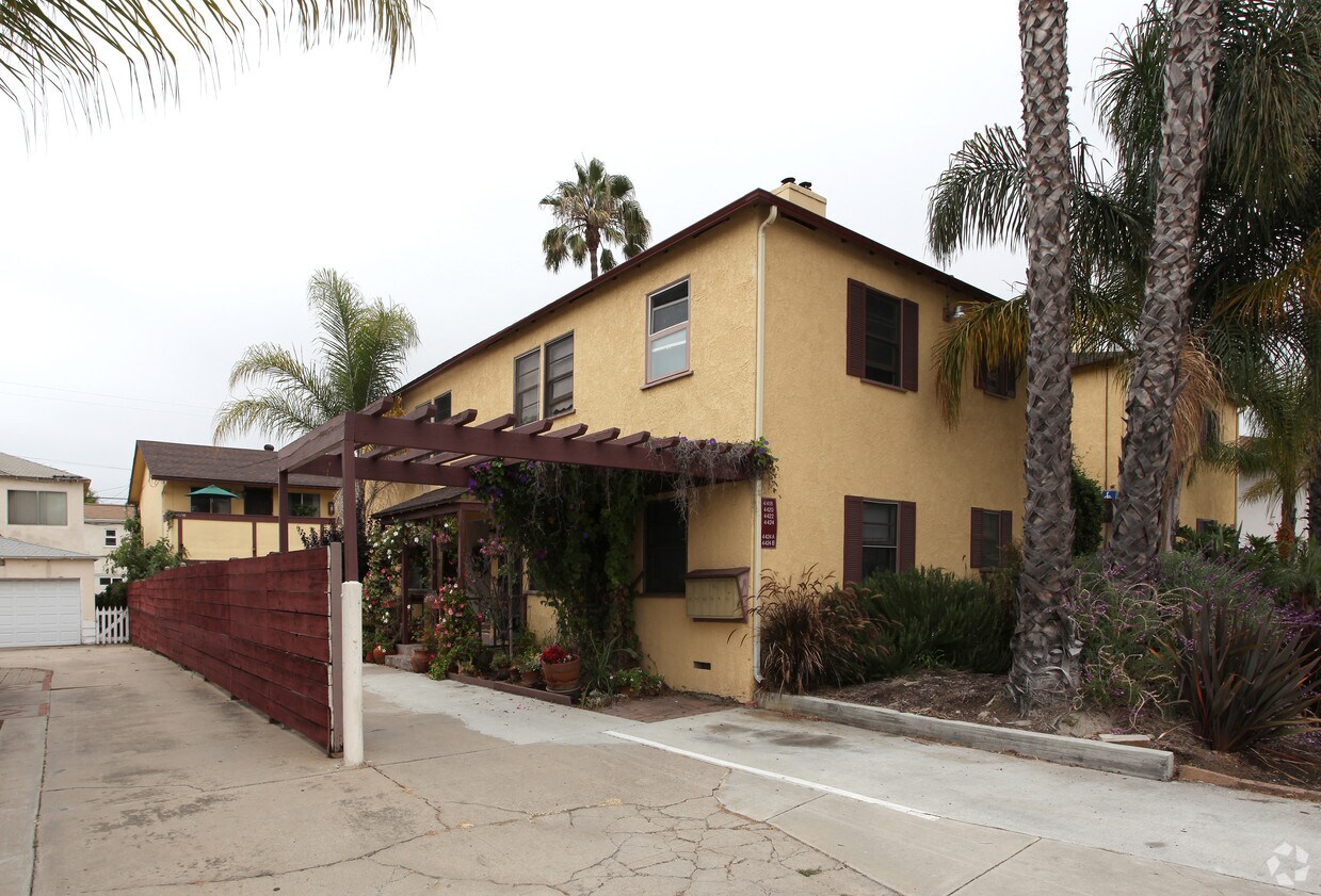 Foto del edificio - 4418-4432 Illinois St