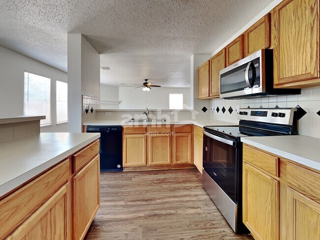 Foto del edificio - 4809 Palm Ridge Dr