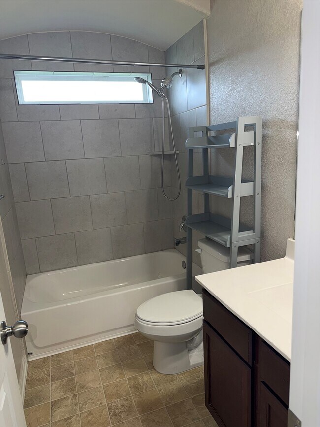 Foto del edificio - 2227 Sanders Brook Dr