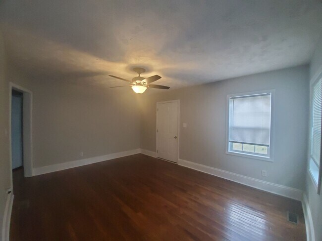 Foto del edificio - 202 Brainerd Ave