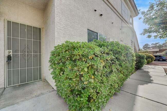 Foto del edificio - Spacious 2 Bedroom Condo in Gated Community!