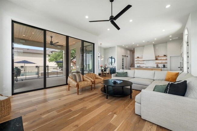 Foto del edificio - 703 Serene Estates Dr