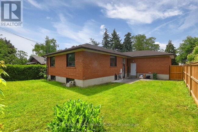 Building Photo - 124 Allanhurst Dr