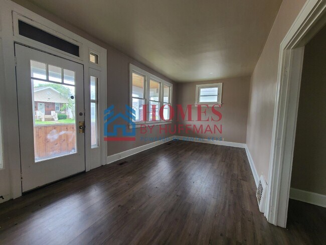 Building Photo - Two Bedroom House | Close to Garvin Park