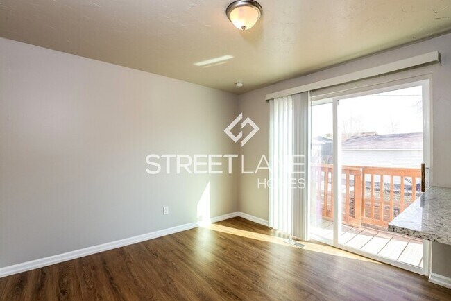 Foto del edificio - REDUCED-Charming 4 Bedroom in Sandy!