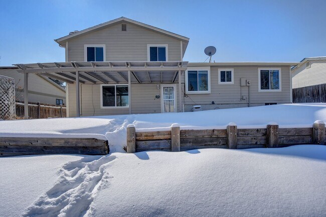 Building Photo - 4 bedroom, 3 bath home with 2 car garage