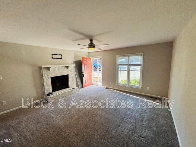 Foto del edificio - 2922 Glenridge Dr