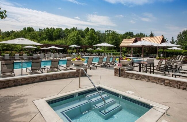 Swimming Pool - 4112 Wessex Plz