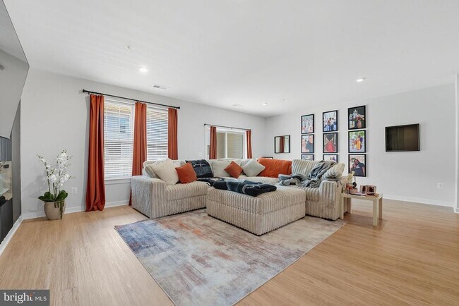 Foto del edificio - 709 Thomas Ln