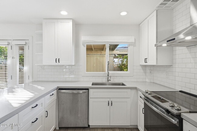 Foto del edificio - 6131 N Granite Reef Rd