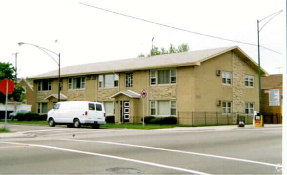 Building Photo - 5901 W 63rd St