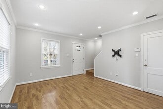 Building Photo - 403 S Veitch St