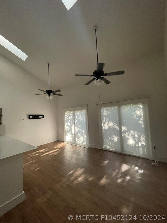 Foto del edificio - 448 SE 14th St