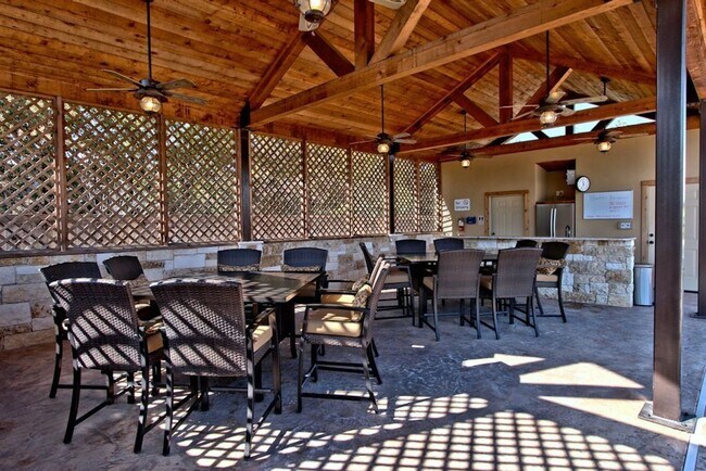 Building Photo - 2 Bed | 2 Bath 970 Sq. Ft. -GR