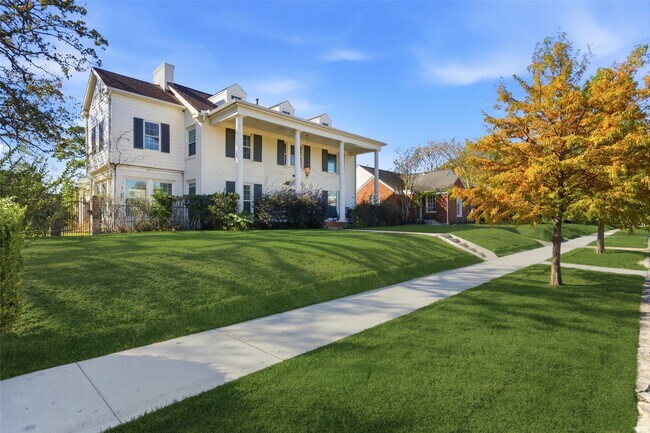 Foto del edificio - 6666 Fairfield St