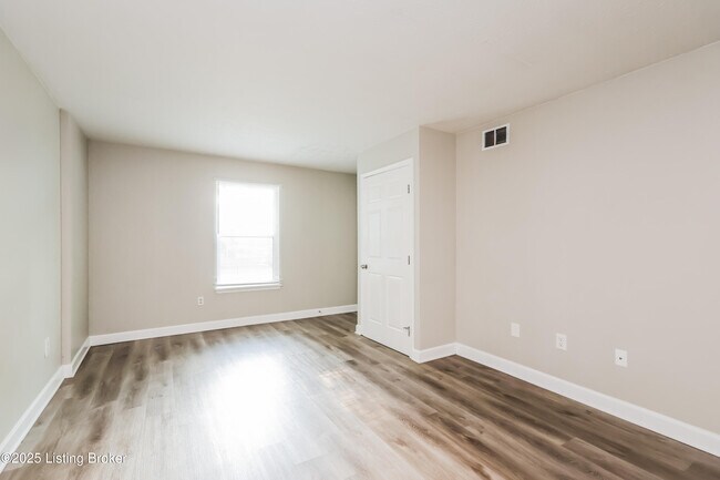 Building Photo - 1339 S 28th St