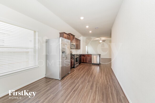 Foto del edificio - 23735 Woodgreen Terrace Dr