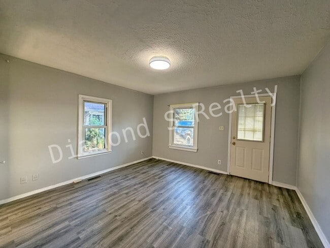 Foto del edificio - MOVE IN SPECIAL!  Cute 3 bedroom home close to Evangel University and Spfd/Green County Park Board