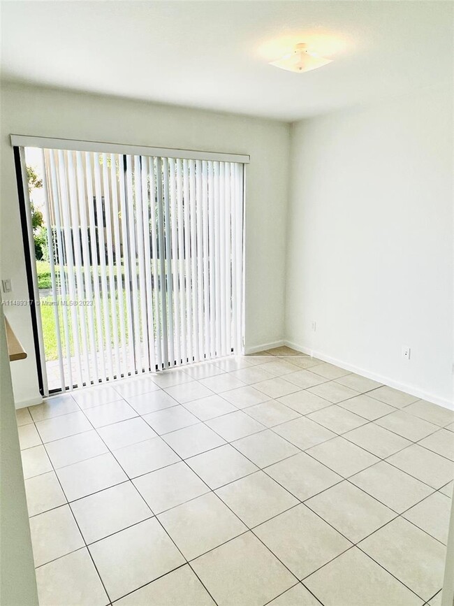 Building Photo - 1682 SW Via Rossa