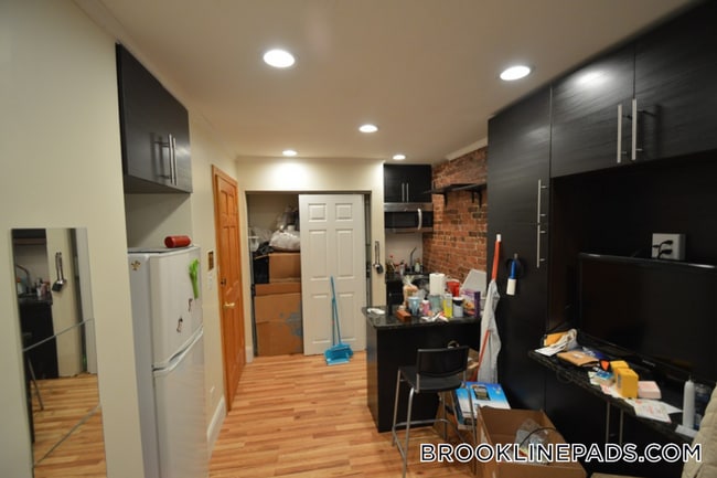 Foto del edificio - 1689 Beacon St