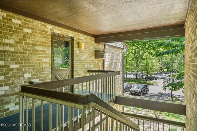 Building Photo - 120 Amberly Dr