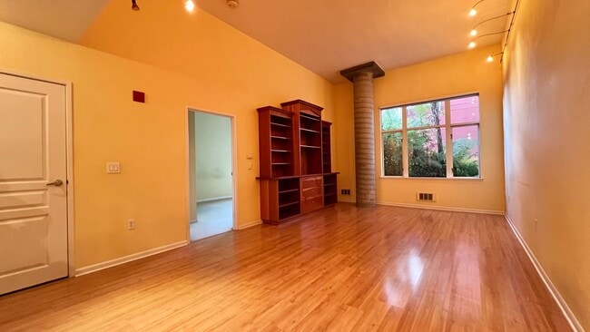 Building Photo - Large Contemporary 1bd 1ba - the Terraces ...