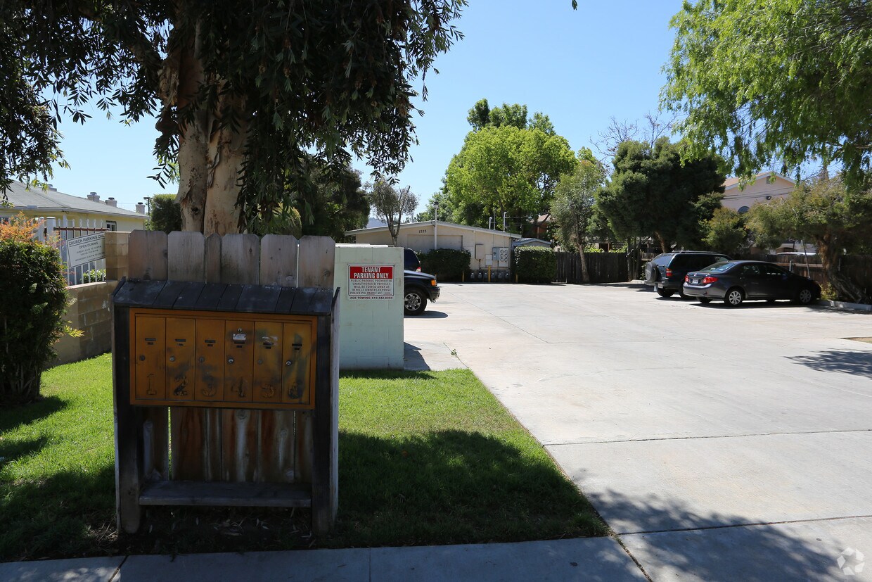 Foto del edificio - 1223 Sumner Ave
