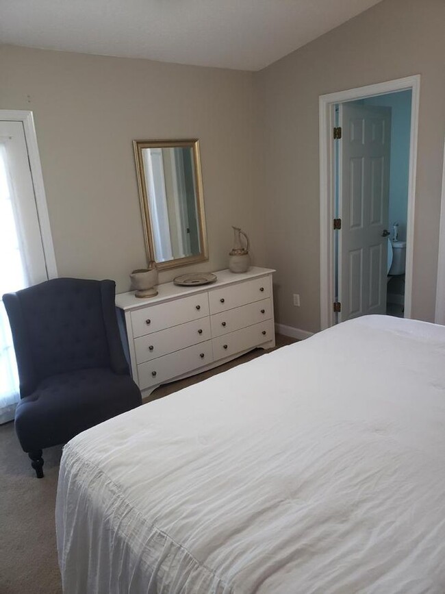 Foto del edificio - The Woodlands Subdivision/ Level Plains .... COMPLETELY FURNISHED WITH POOL!!!